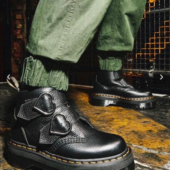 Dr MARTENS DEVON HEART LEATHERS PLATFORM BLACK BOOTS - Picture 11 of 16